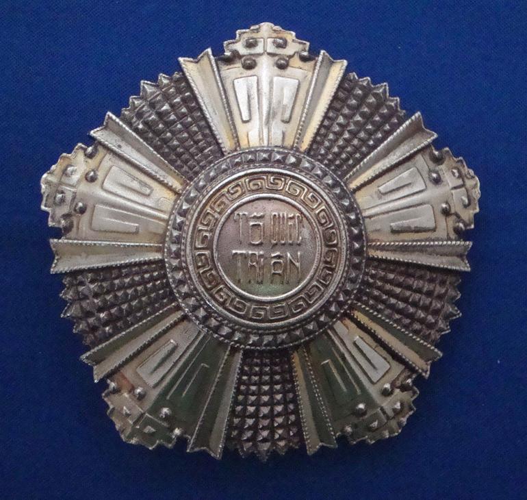 VIETNAM NATIONAL ORDER OF GRAND CROSS BREAST STAR