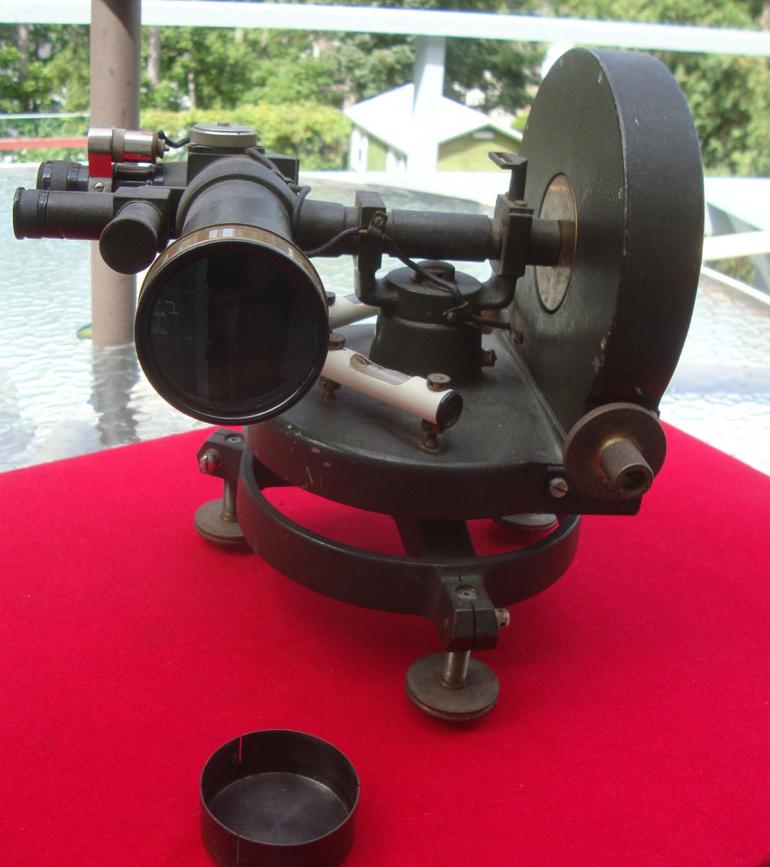 JAPANESE ARTILLERY THEODOLITE - Image 3