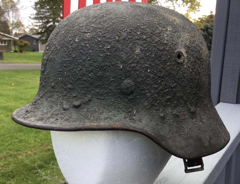 M40 HELMET WITH EXCEPTIONALLY HEAVY CAMOUFLAGE - Image 3