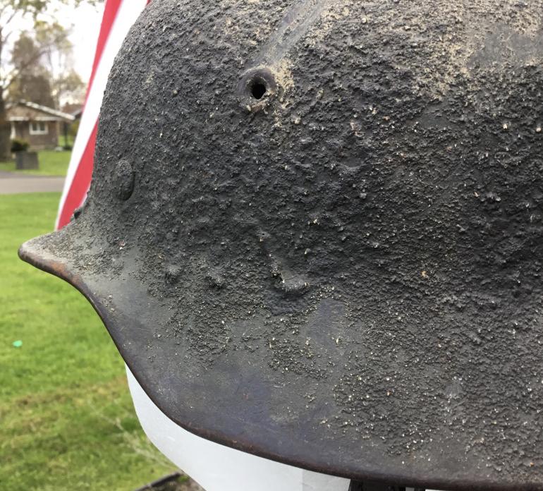 M40 HELMET WITH EXCEPTIONALLY HEAVY CAMOUFLAGE - Image 4
