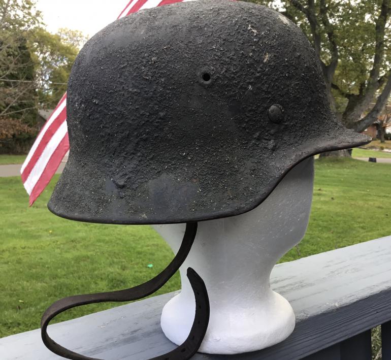 M40 HELMET WITH EXCEPTIONALLY HEAVY CAMOUFLAGE - Image 6