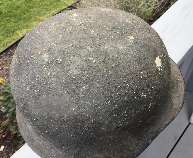 M40 HELMET WITH EXCEPTIONALLY HEAVY CAMOUFLAGE - Image 7