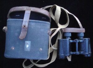 RUSSIAN WWII BINOCULARS x KOMZ W/CASE