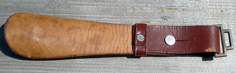 ARMY LUFTWAFFE SWORD HANGER - Image 2